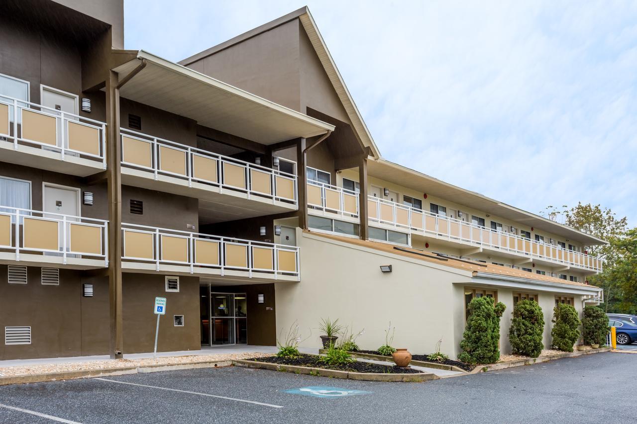 Days Inn By Wyndham Harrisburg North Exterior photo